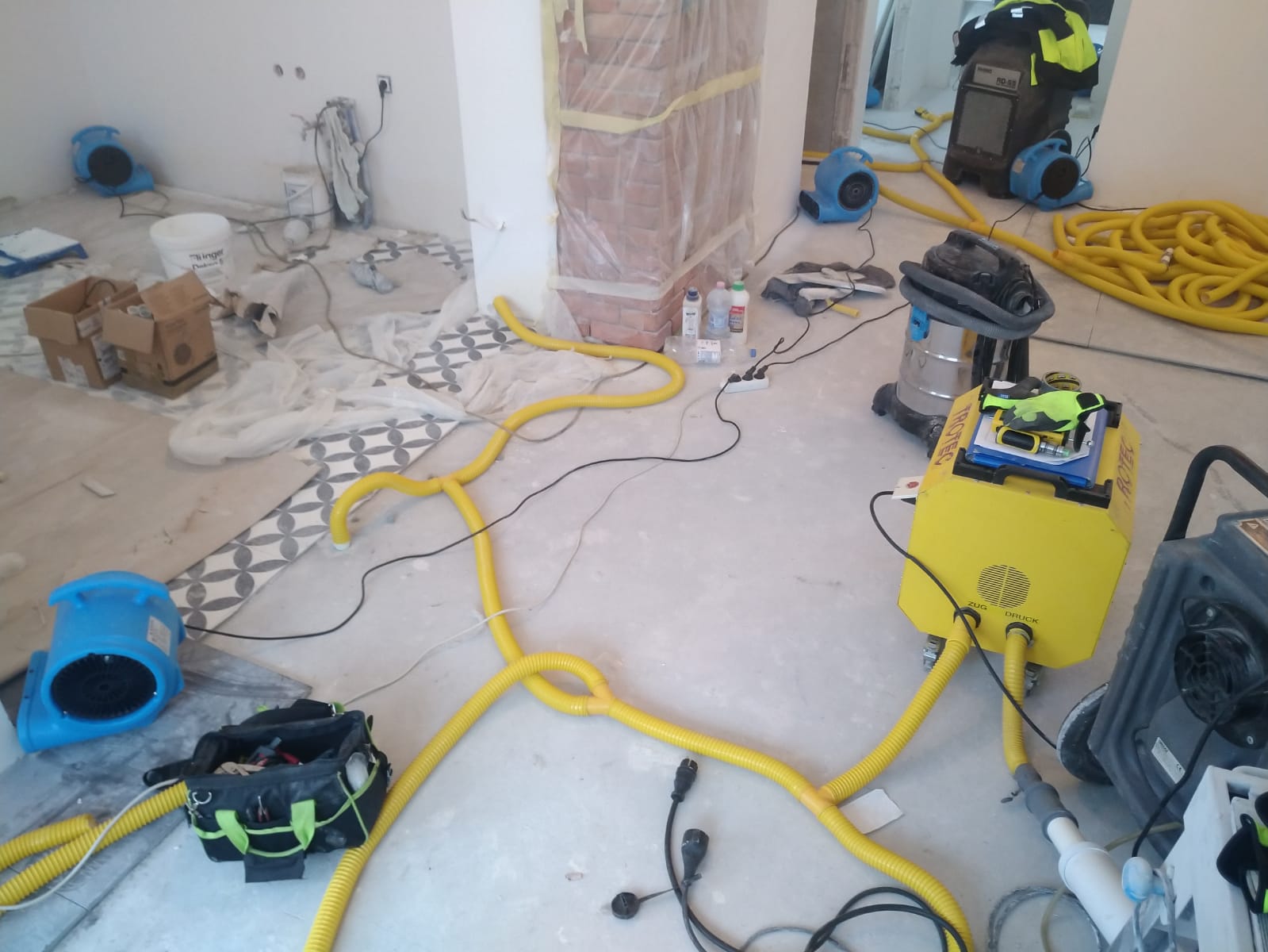 👷DRY SERVICE GROUP Osuszanie Po Zalaniu Warszawa, Osuszanie Podposadzkowe, Osuszanie Ścian, Piwnic, Garażu, Dachu, Odgrzybianie, Wykrywanie Przecieków 👷DRY SERVICE GROUP Osuszanie Po Zalaniu Warszawa, Osuszanie Podposadzkowe, Osuszanie Ścian, Piwnic, Garażu, Dachu, Odgrzybianie, Wykrywanie Przecieków